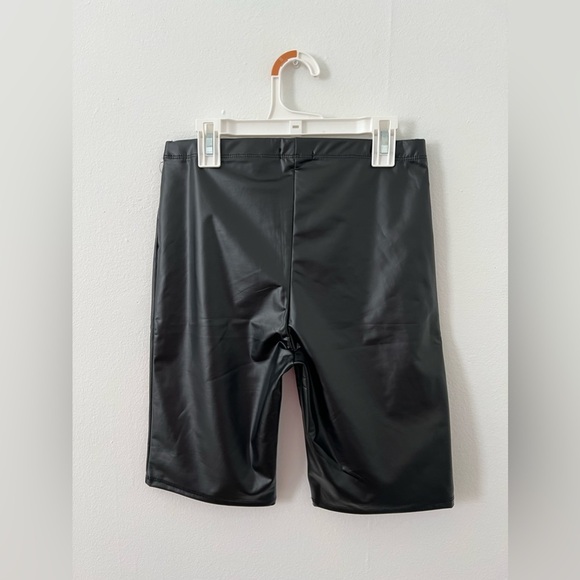 ‼️FINAL SALE MUST GO‼️🩷✨NWT BIKE SHORTS SIZE “M”✨🩷 - Picture 2 of 4